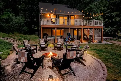 Image de Cozy getaway, family Fun! 4 Private Bedrooms, Hot Tub, Game room