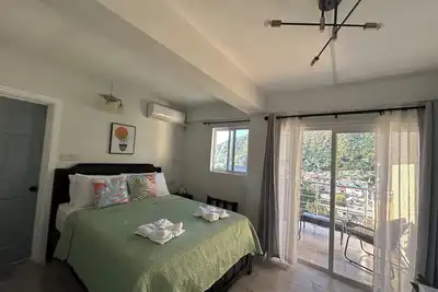 Image de Tropical apartment- Charming 1-bedroom apartment overlooking Soufriere town.