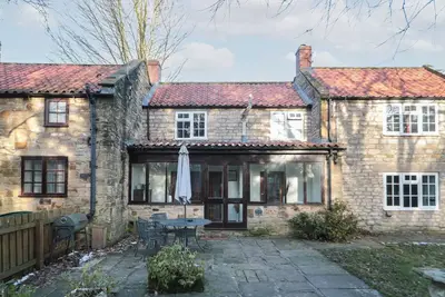 Brewers Cottage, pet friendly, with open fire in Pickering