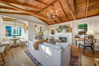 Image de Prized Bungalow now avail starting Feb 2026 in wonderful North Laguna Beach.