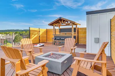 Image de 1 Block to Lake City Marina: Condo w/ Rooftop Deck