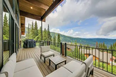 Image de Ski-In/Ski-Out Schweitzer Mtn Home: Decks & Views!