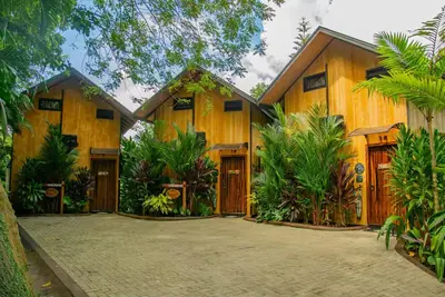 Image de 3 identical units cabins + plus 1 small villa, pool and 4 jacuzzis