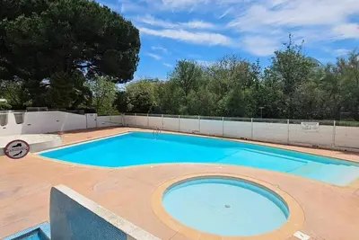 Image de Location 150 m de la plage + parking + piscine