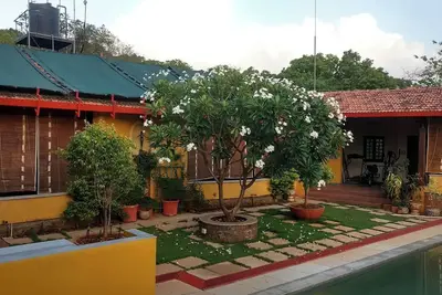 Stylish 3br Riverside Family/Pet Friendly Cottage with Pool & Treehouse - Karjat
