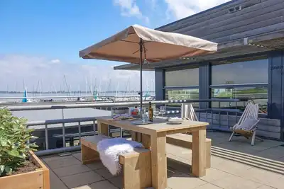 Image de Luxury apartment with private terrace, spacious living room, and stunning views of the marina.