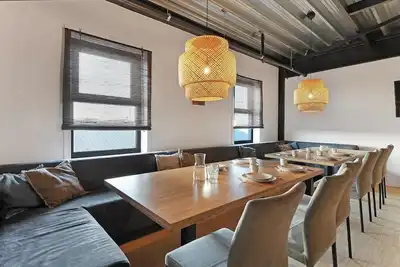 Image de Lovely loft on the first floor on the land side with a spacious open living room and kitchen.
