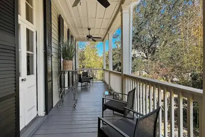 Image de Elegant Historic Home, Steps from Forsyth