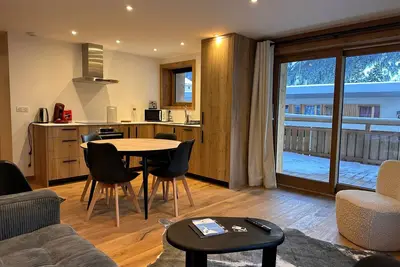 Image de Appartement cozy 3 pièces avec terrasse et parking au centre, près des pistes