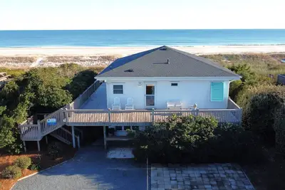 Image de \"La Bella Vista\" Oceanfront Home with Private Lower-Level Living Space