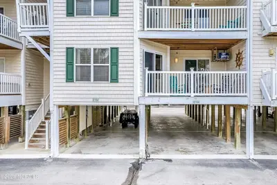 Image de 3 Br 2. 5 Ba condo in welcoming Oak Island, Nc with Ac, WiFi. Enjoy your stay!