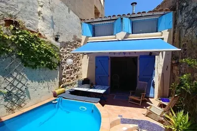 Image de Maison de village atypique avec piscine au milieu des vignes