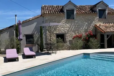 Image de Delightful stone farmhouse in vineyard with private pool and 3 en suite bedrooms