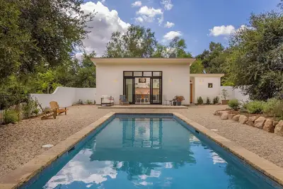Image de Secluded pool house retreat in Ojai