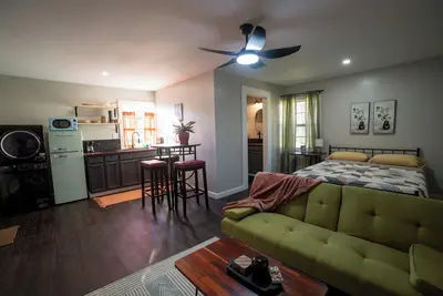 Image de Cottage Nestled in Nature