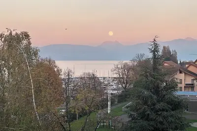 Image de Beautiful 2-bedroom apartment in Evian-les-Bains with view of Lake Geneva