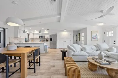 Image de Boa Casa Bonita is located 2 miles from the beautiful beaches of Sw Florida.