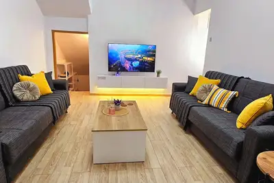Image de CozyPolis - Wonderful 2-bedroom house with Ac, WiFi in beautiful Petroupoli