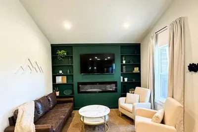 Image de Downtown Modern Carriage House\n\n