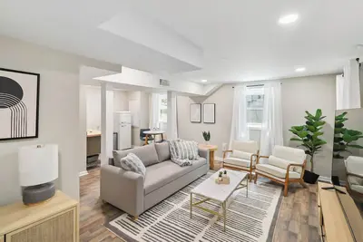 Image de Updated & Modern Executive Rental Home Downtown: Pet and Long Stay Friendly