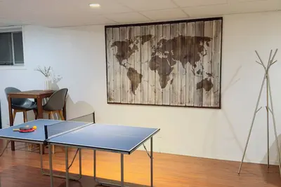 Image de 9 minutes from the airport cozy basement