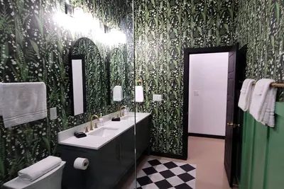 Image de Historic Firehouse converted to a 2-bedroom welcoming Downtown Chandler