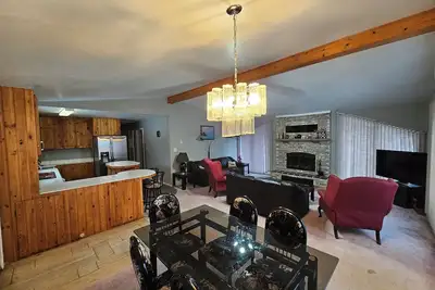 Image de Lakeside Serenity Meets Northern Adventure, Stunning Sunsets, Family Getaway!