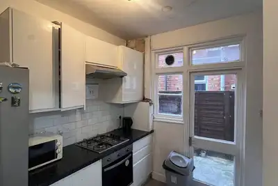 Image de Cozy Private Room Near Tube in Shared Home Suitable for Professionals
