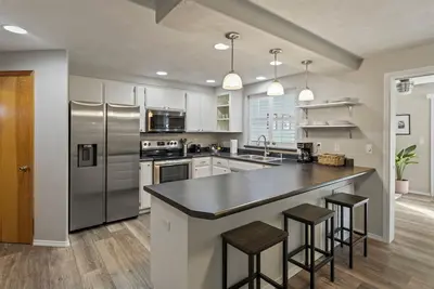 Image de Family Friendly Great Location Inviting and Comfortable Lovely Clean Home