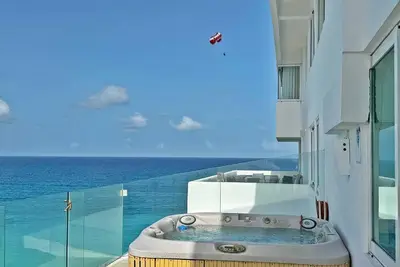 Image de Penthouse Combo #313: 8 Br/6Bth Beachfront – Sleeps 18
