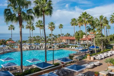 Image de 2-bedroom condo with Ac, WiFi in outstanding location overlooking Newport Beach.