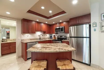 Image de Summer Splash in to our Renovated Hotel Zoned Condo! Your Maui Banyan Getaway!