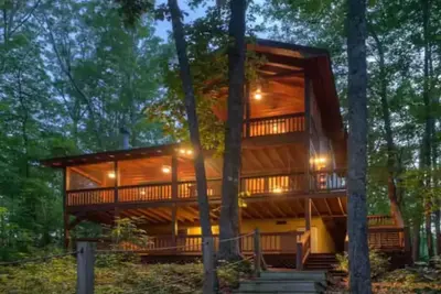 Image de Misty Lake Getaway - Hot Tub/Dog Friendly/Ev Charger