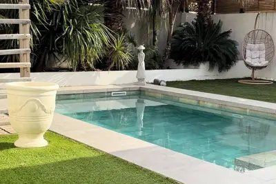 Image de Villa Le Petit Bali avec Piscine et Jacuzzi proche de Montpellier et les plages