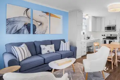 Image de Heron's Nest Two Beach Cottage Pass Christian - Walk to Beach and Downtown!