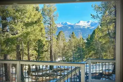 Image de Peace In The Pines Charming 2 Bedroom Home Woodland Park WiFi Treadmill Hot Tub
