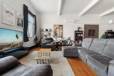 Image de New York inspired apartment in the heart of Nelson city, live like a local.