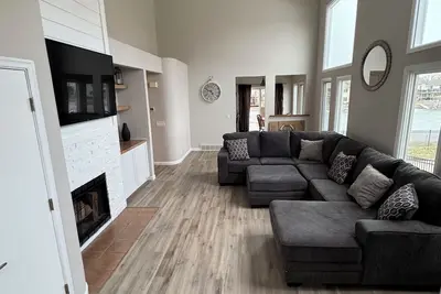Image de Spacious 5-bedroom townhome in charming Carter Lake close to downtown Omaha