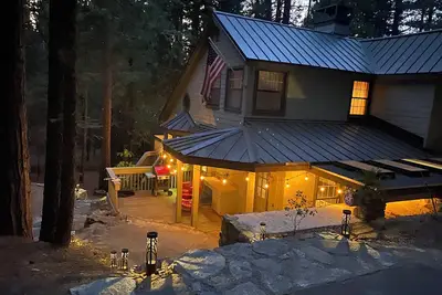 Image de Charming 4-bedroom cabin a few minutes from Pinecrest Lake in fabulous Long Barn