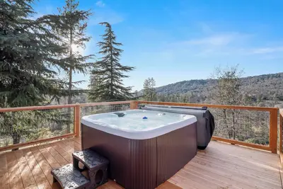Hot Tub! Fire Pit! Kid Friendly! 2 Bed: 1. 5 Bath