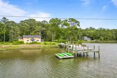 Image de 1899 Old Log Cabin School House w\/10 acres on the Chesapeake Bay with Beach