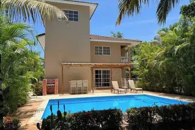 Spend some time in the Caribbean! 5bd/5bt guest-friendly pool villa near beach