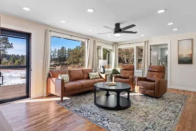 Image de Custer Gem, Hot Tub, Games, Spacious