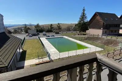 Image de Duplex calme avec piscine et balcon près de Super-Besse