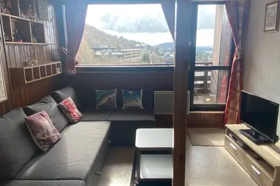 Image de Studio skis aux pieds, commerces et loisirs à proximité!