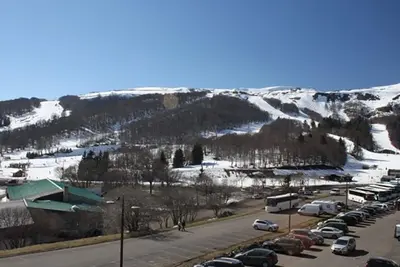 Image de Superbe T2 Cabine avec Terrasse et Parking Ă Super Besse