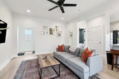 Image de StayAE Downtown - One Bedroom, 2nd Floor