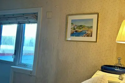 Spacious house with views of the fjord and mountains. Close to nature and city.