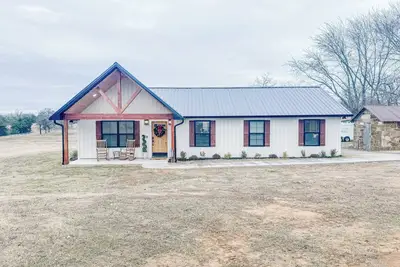 Image de Horton Lodge\n\nCharming 3-bedroom lodge with Ac and WiFi in serene Stigler