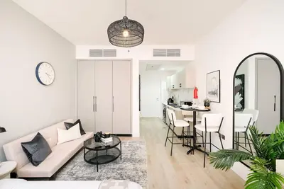 Image de Modern Studio Stay in Jvc - Sleeps 3!